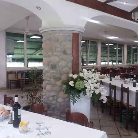 Mambly B&B Ristorante Pizzeria Galliate Екстер'єр фото