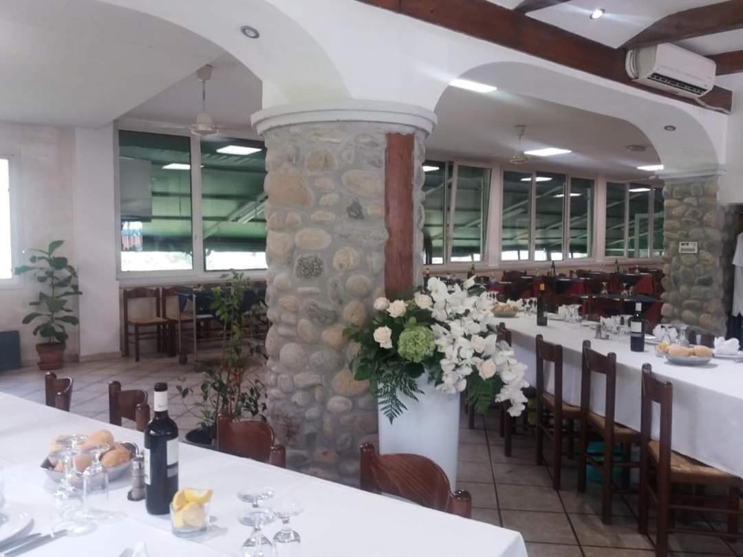 Mambly B&B Ristorante Pizzeria Galliate Екстер'єр фото