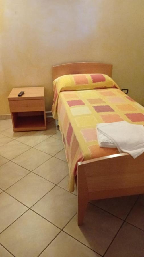 Mambly B&B Ristorante Pizzeria Galliate Екстер'єр фото