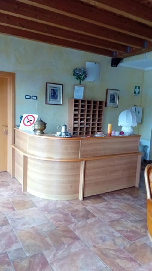 Mambly B&B Ristorante Pizzeria Galliate Екстер'єр фото